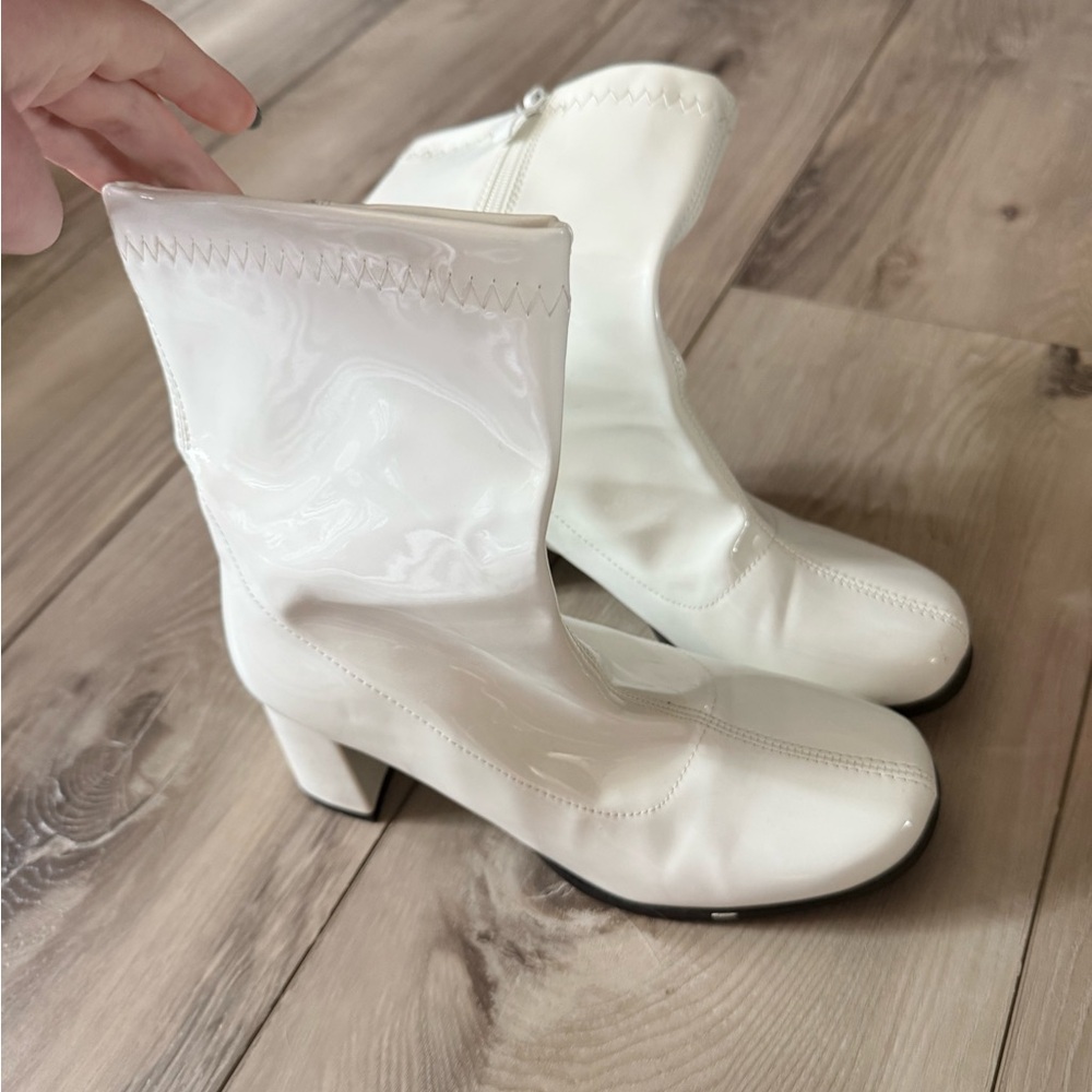 Elegant White Ankle Boots